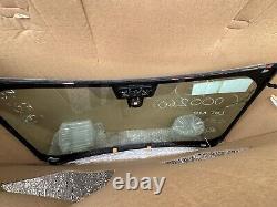 2022 Land Rover Discovery 5 D300 L462 Front Windscreen Glass Heated