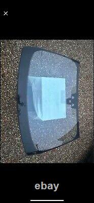 Land Rover Discovery 5 heated windscreen