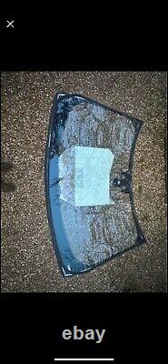 Land Rover Discovery 5 heated windscreen